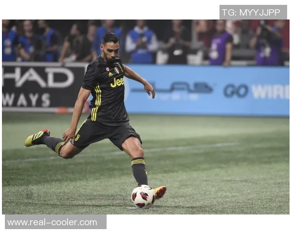 足球明星精彩射门瞬间集锦让你领略足球之美与激情的完美结合